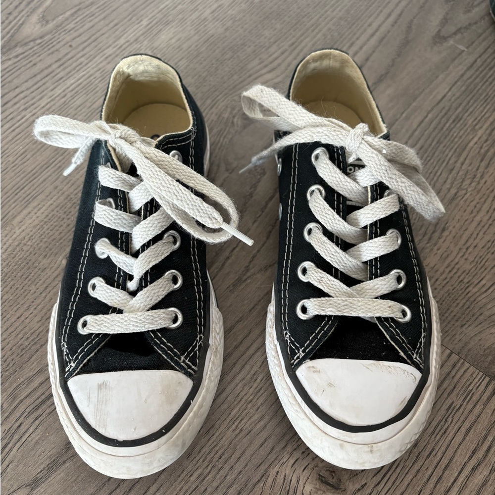 Converse chuck taylor kids sneakers size 11